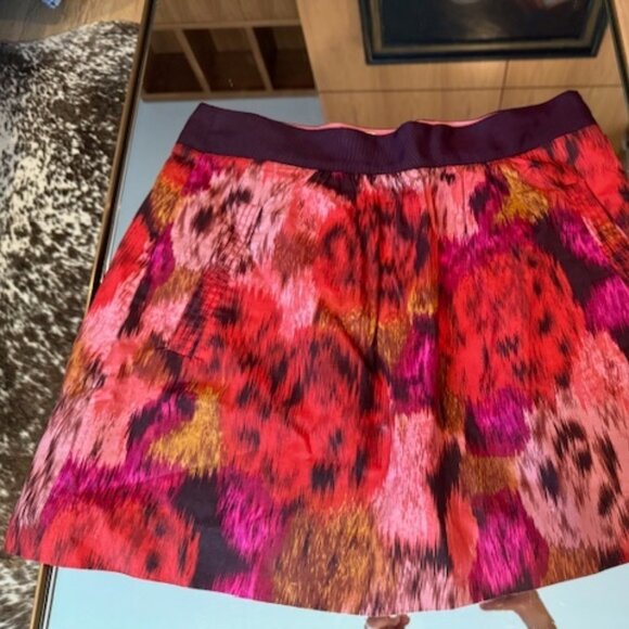 Pre-Loved J Crew Pink and Red Ikat Mini Skirt - Women's Size 8 - Picture 2 of 5